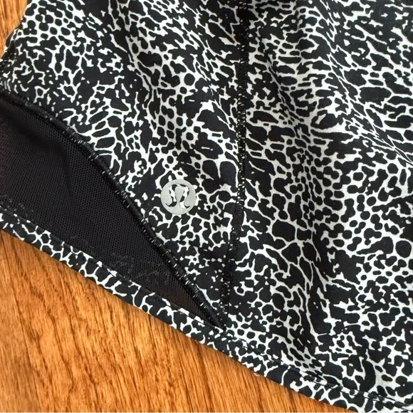 Lululemon Hotty Hot Short II 2.5" in Polar Shift Inverse Alpine White Black 10 - Picture 10 of 14